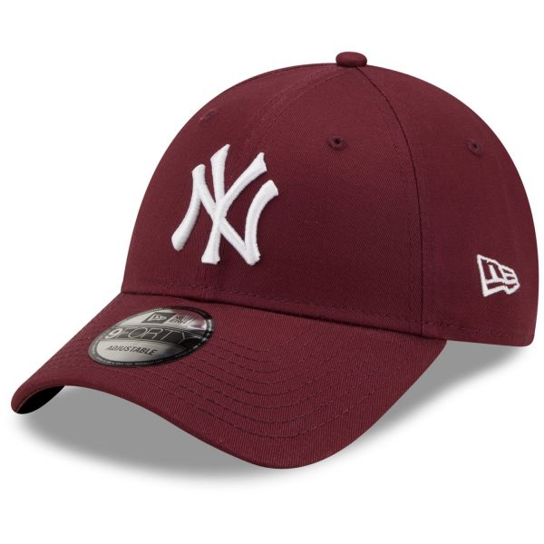 New Era 9Forty Strapback Cap - New York Yankees maroon